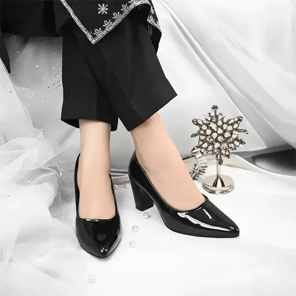 Best office shoes for women Pakistan 2026 — black comfy court shoe block heel PumpItUp PIU_172