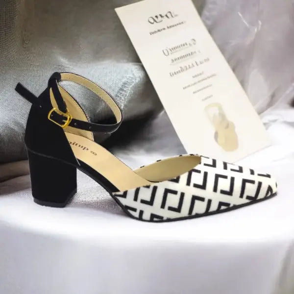 Monochrome Block Heel Pump PIU_194
